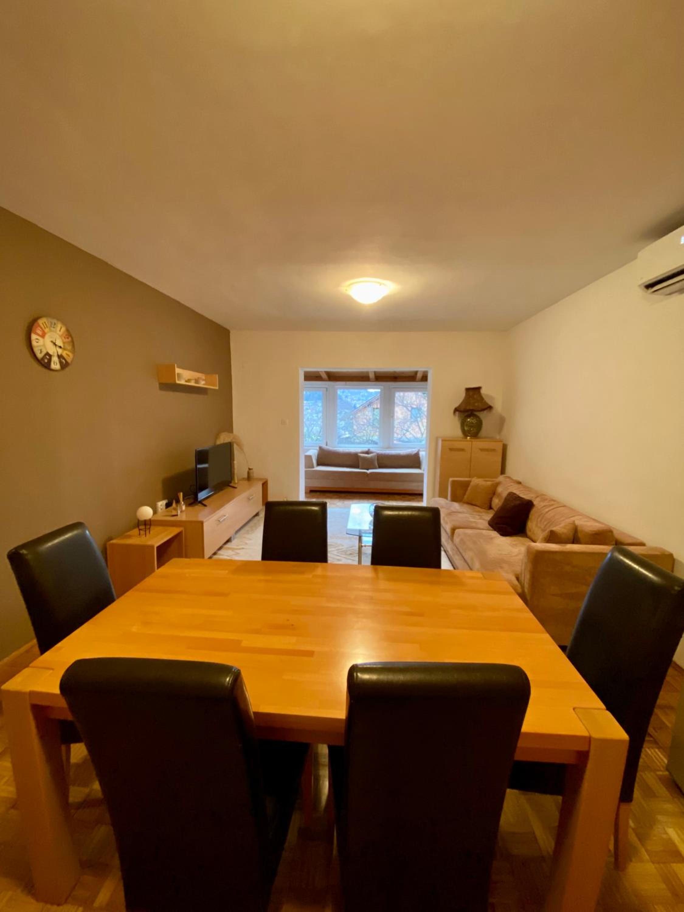 Elda Hills Apartment