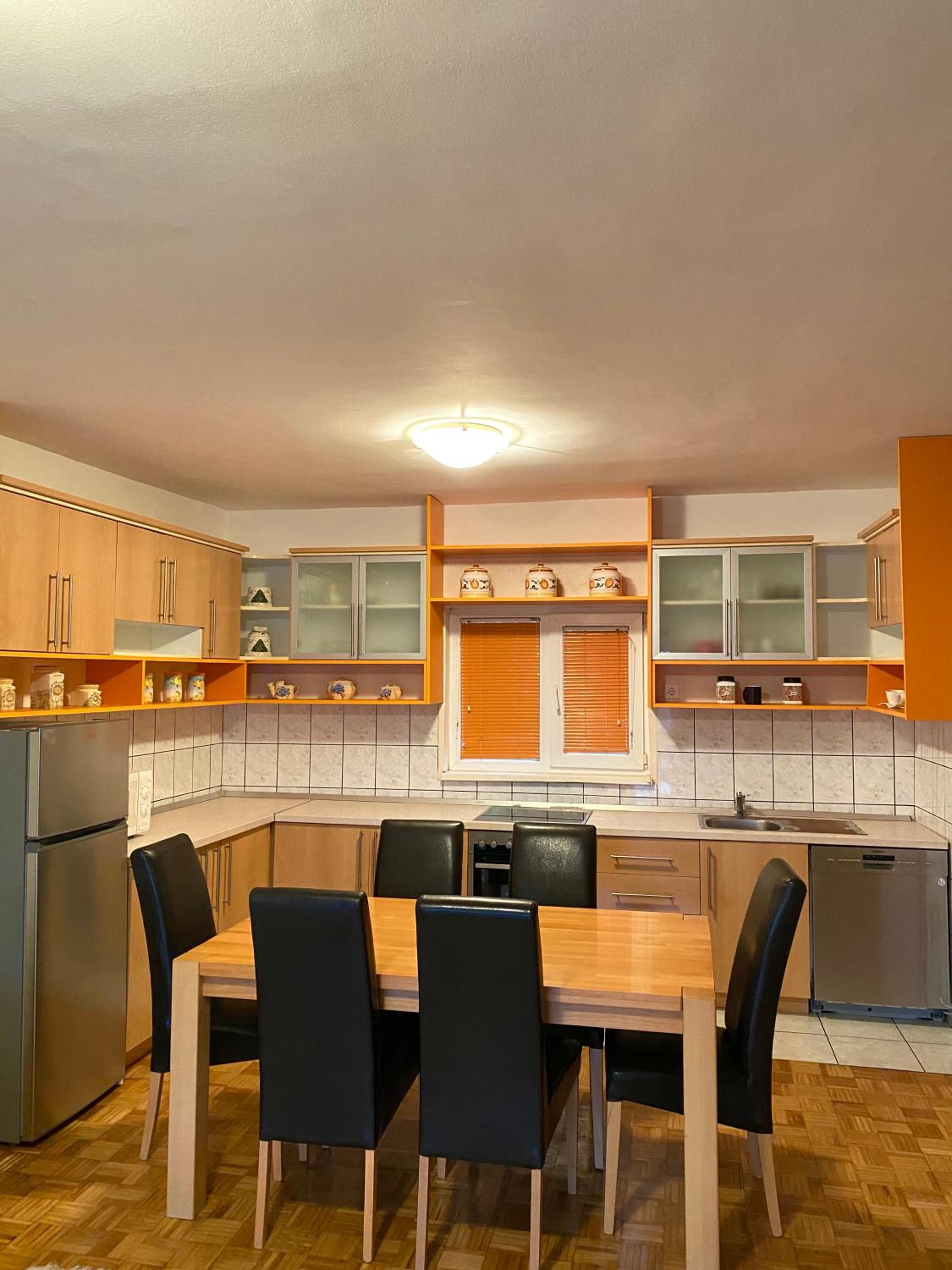 Elda Hills Apartment