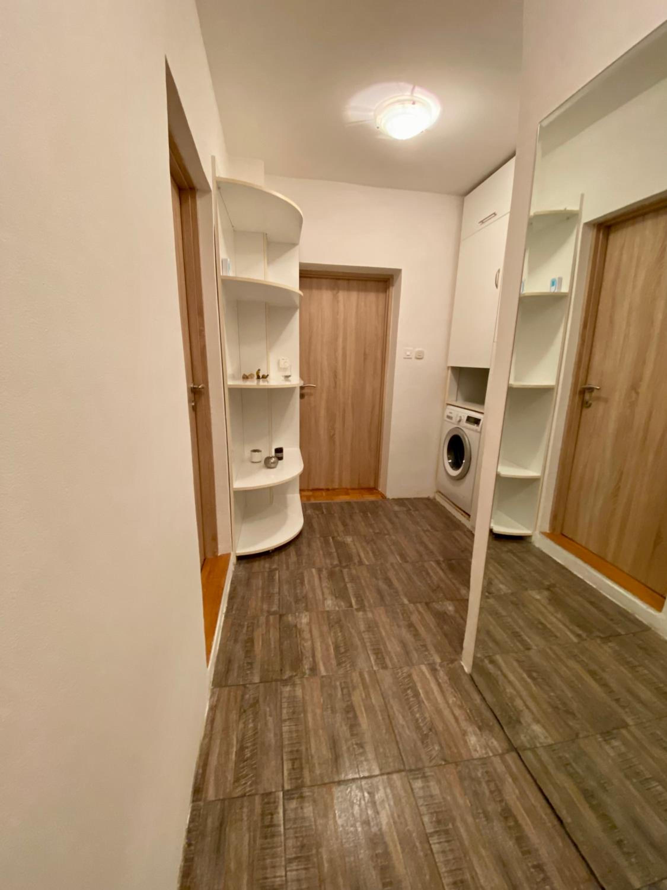 Elda Hills Apartment