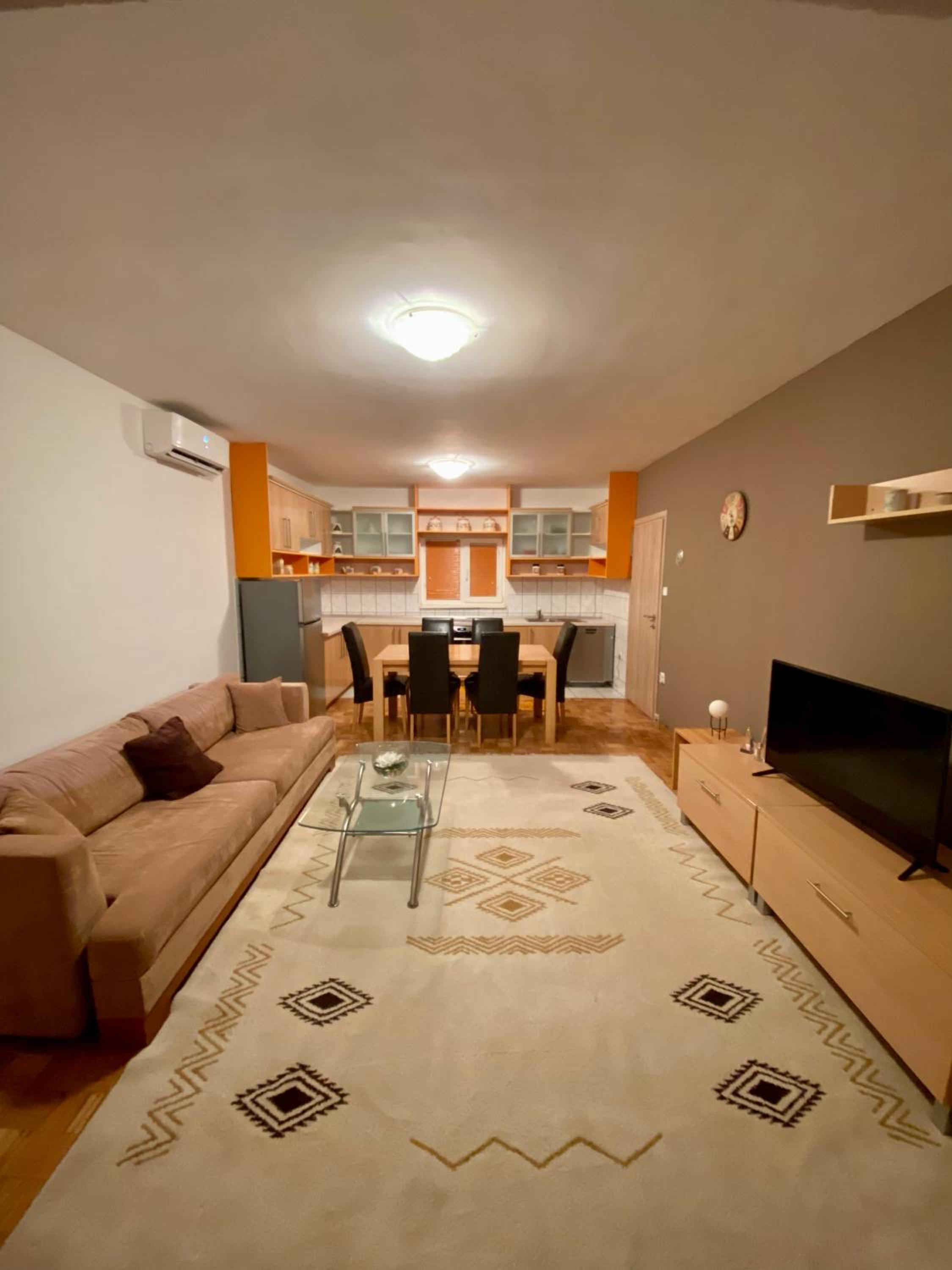 Elda Hills Apartment