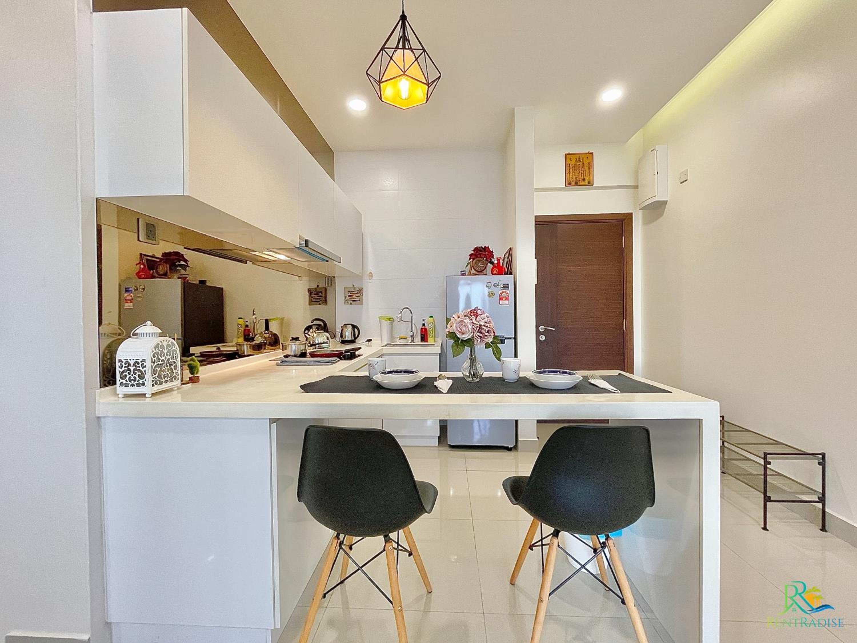 VSummer Suites by RR JBcity