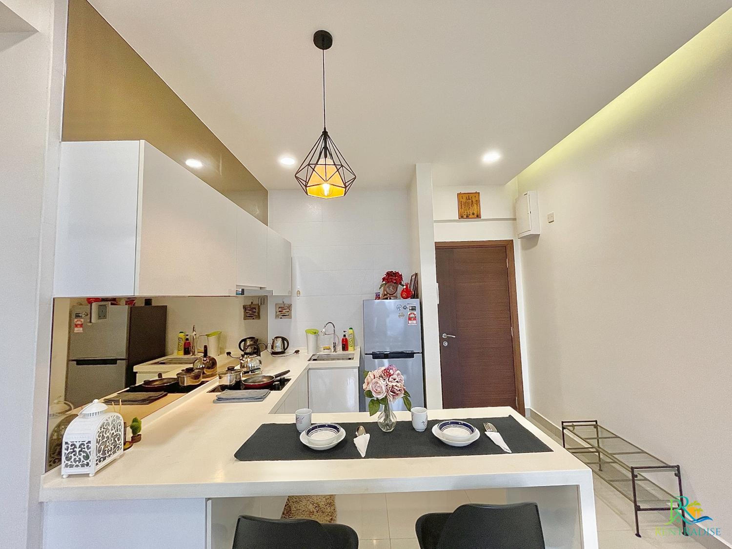 VSummer Suites by RR JBcity
