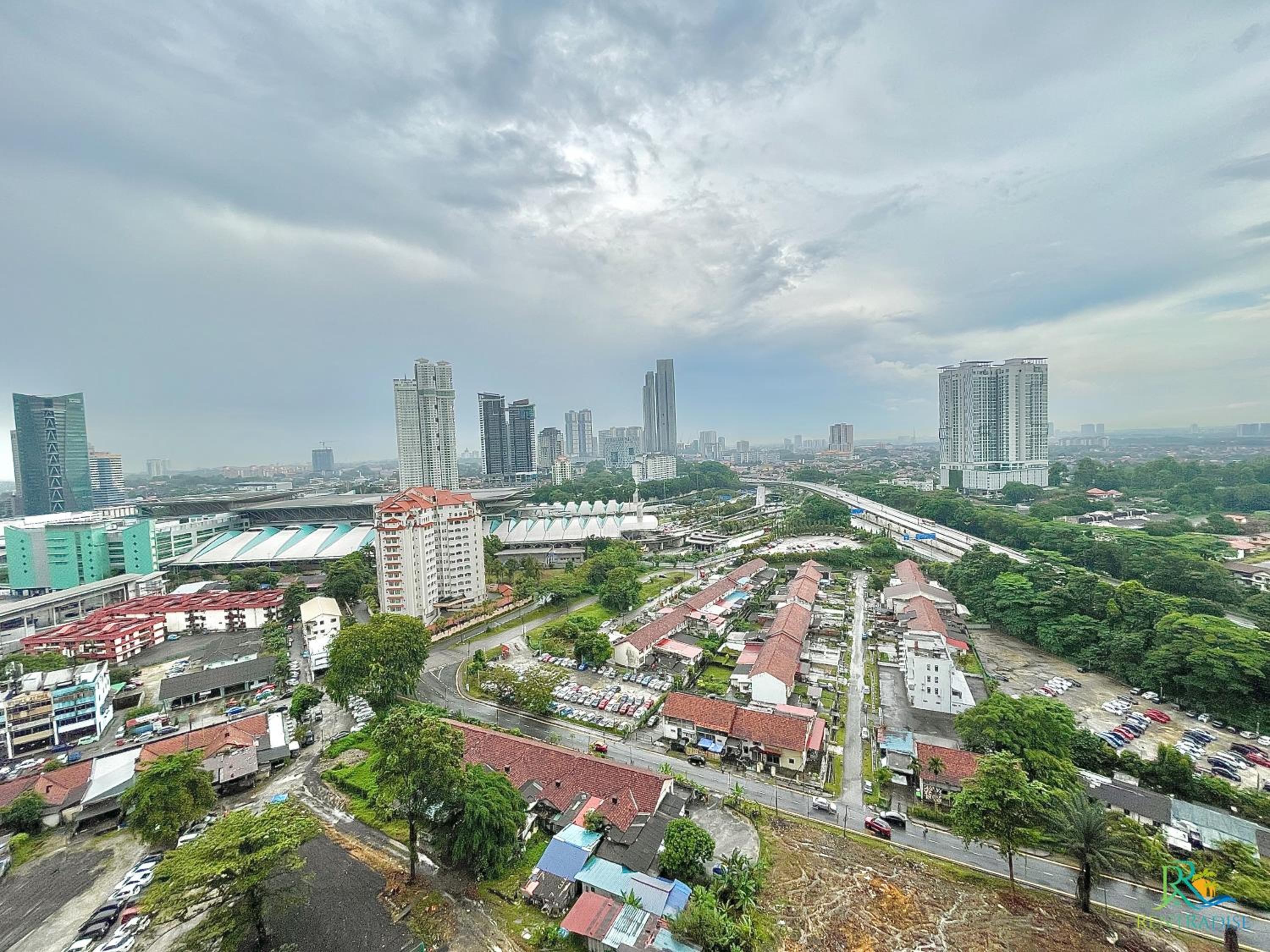 VSummer Suites by RR JBcity