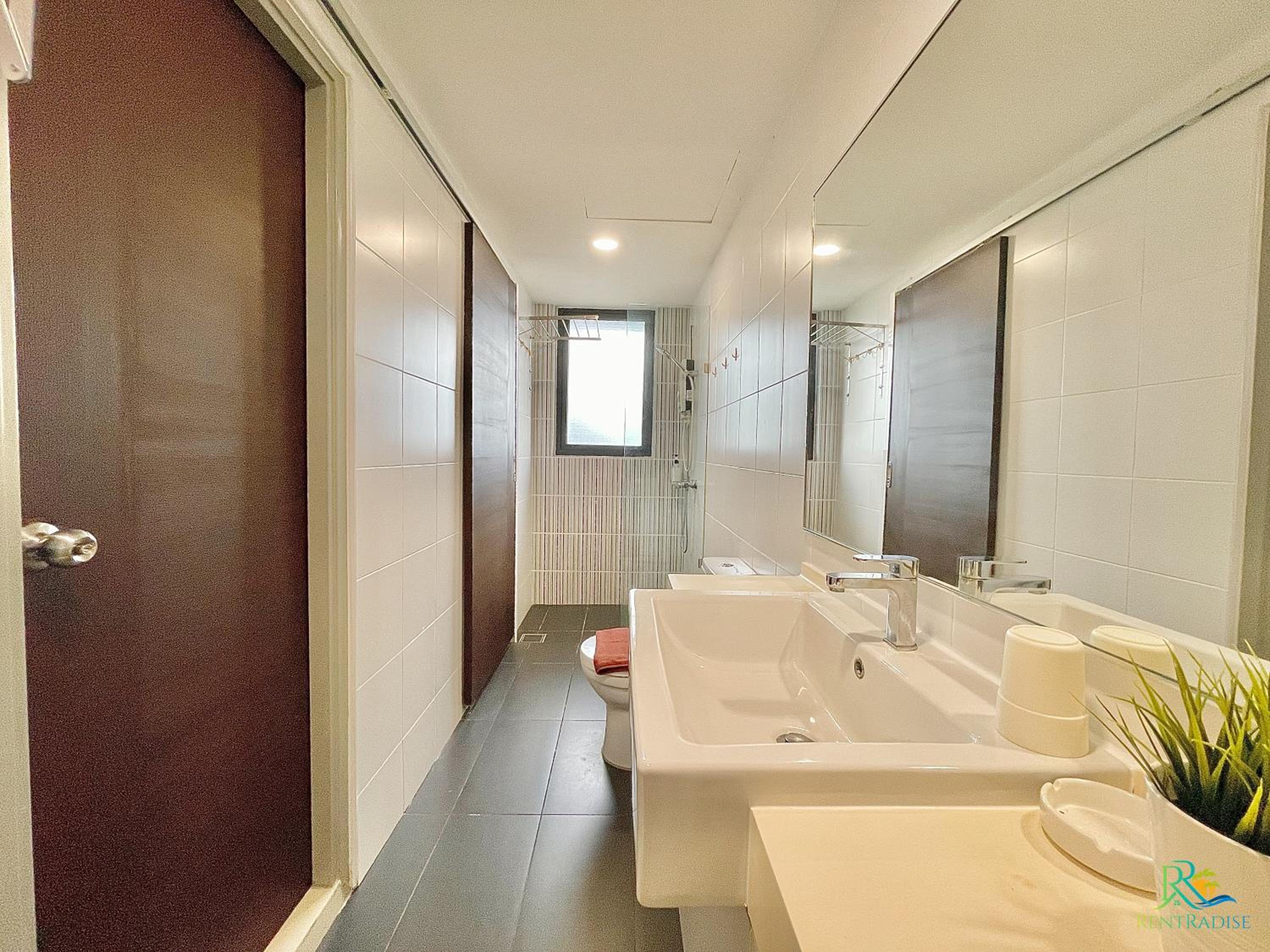 VSummer Suites by RR JBcity