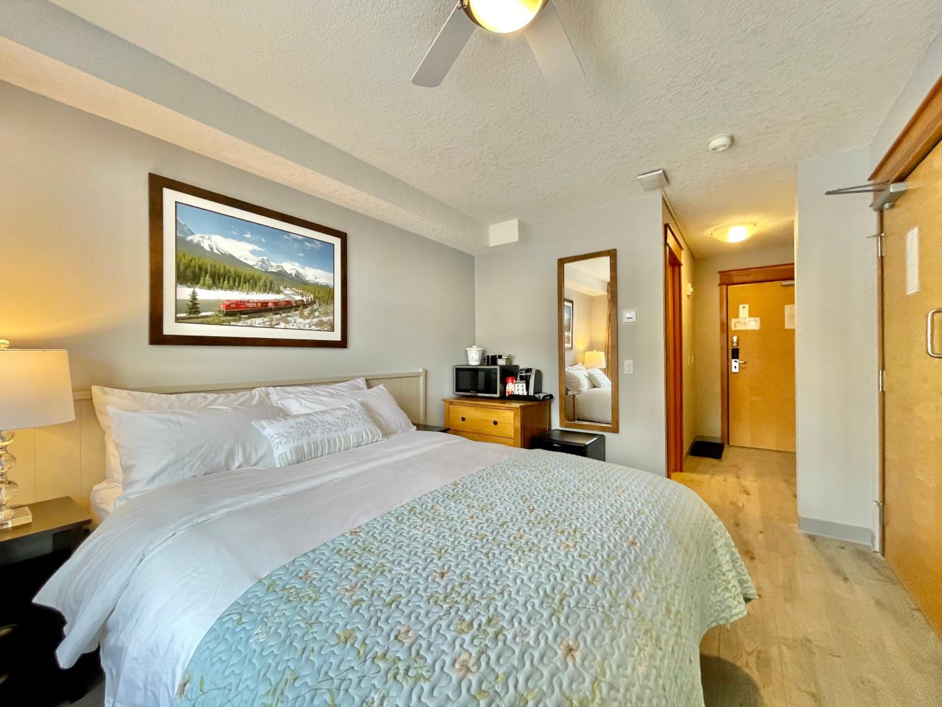 Windtower Lodge Queen Bed Suite-UGParking&Walking2DT