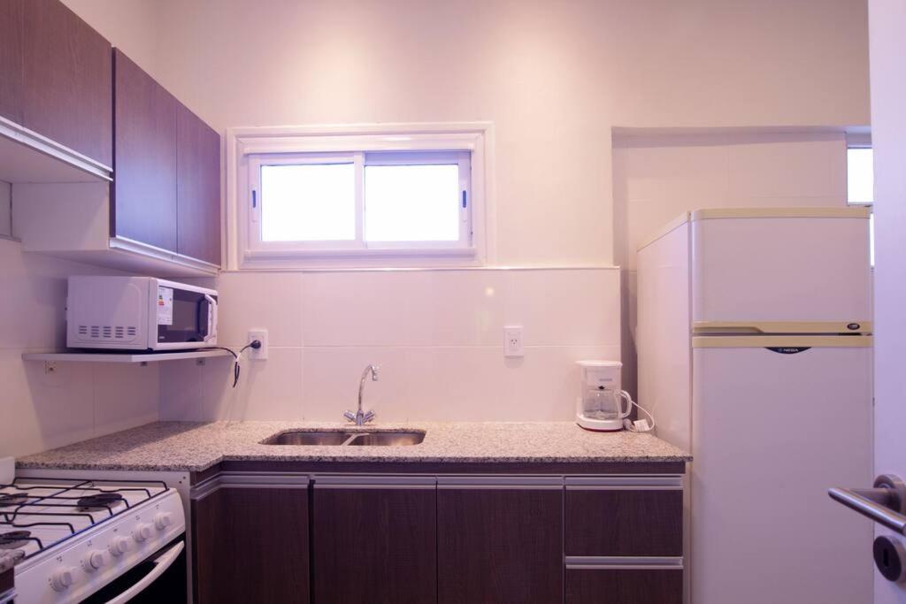 !!CENTRAL LOCATION!! full house 6 for persons