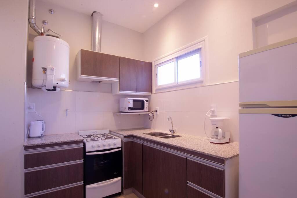 !!CENTRAL LOCATION!! full house 6 for persons