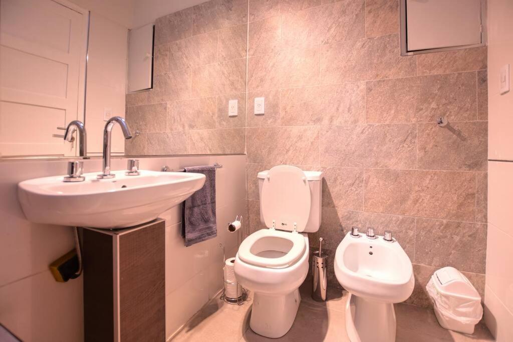 !!CENTRAL LOCATION!! full house 6 for persons
