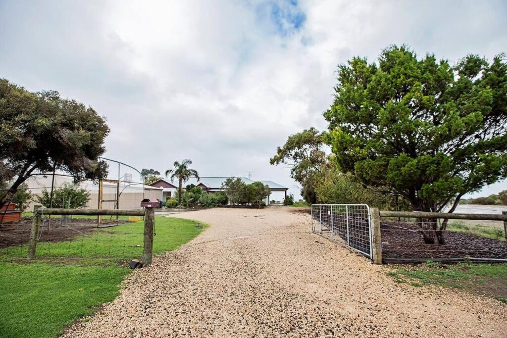 Sea Breeze - Spacious home with lovely ocean views