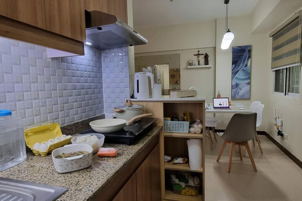 A cozy 2 bedroom condo in Metro view 2