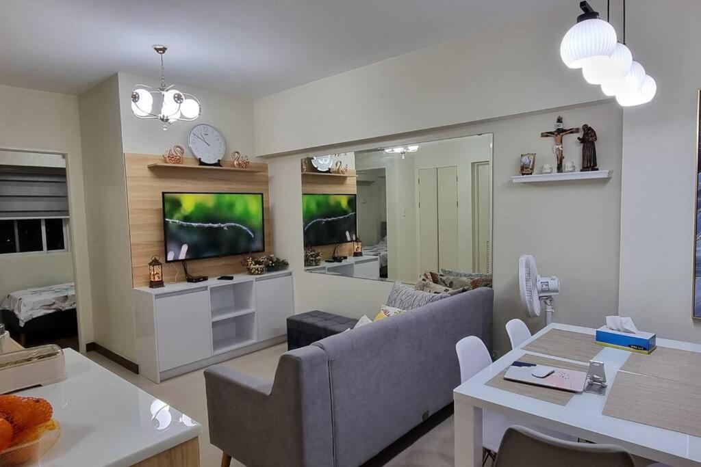 A cozy 2 bedroom condo in Metro view 3