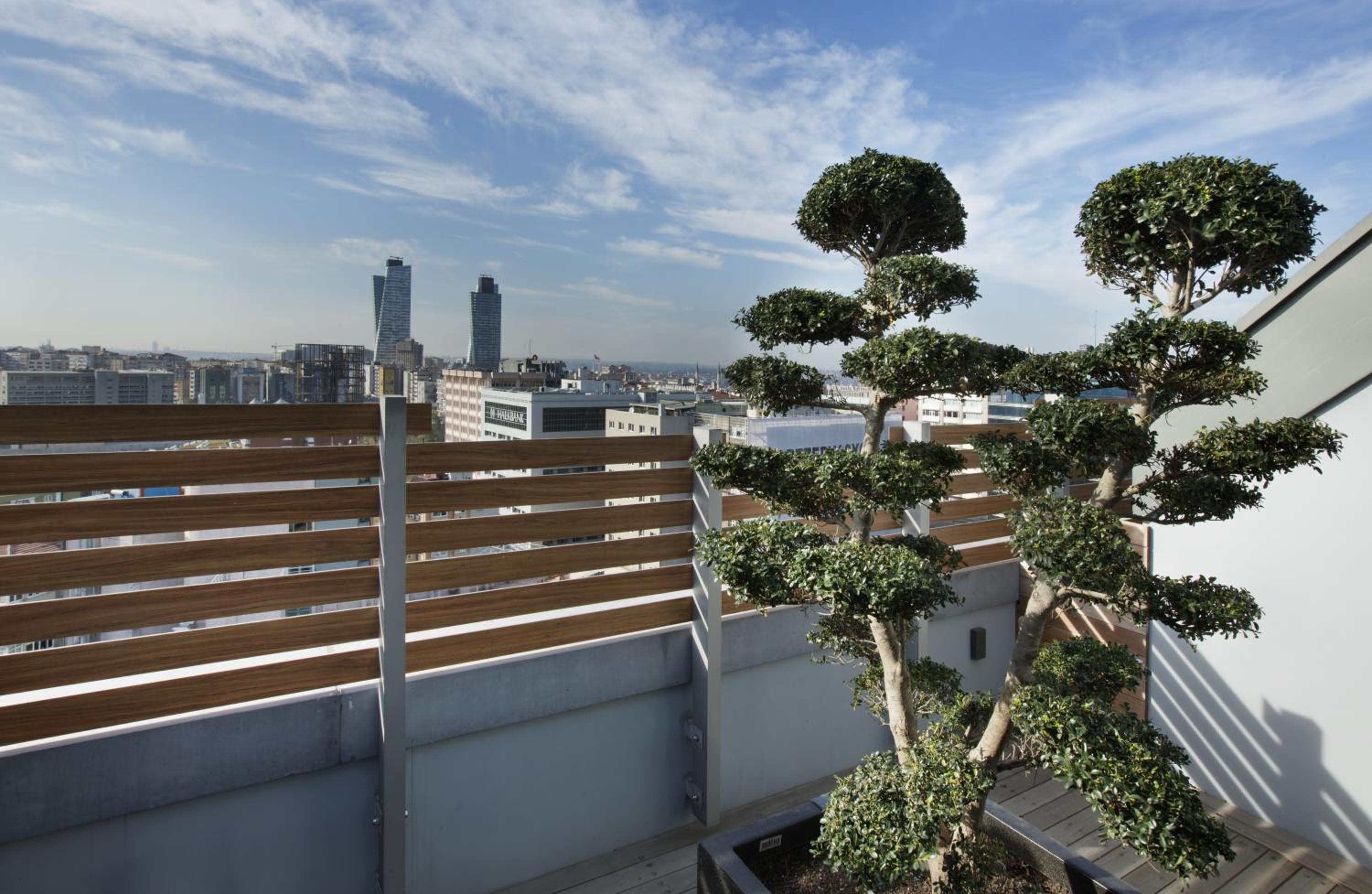 The Leos Residence - Image 37