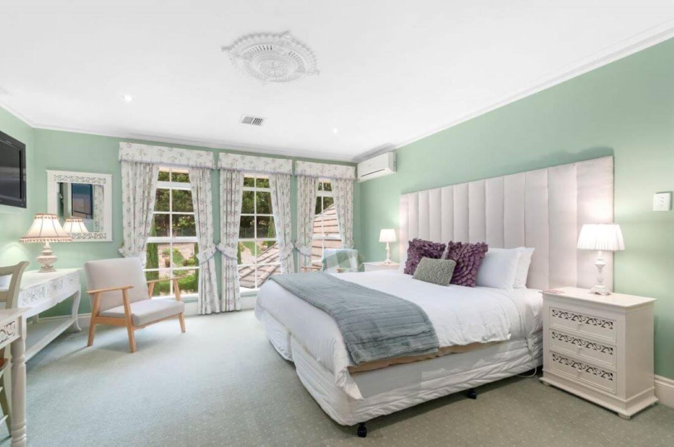 Montfort Manor