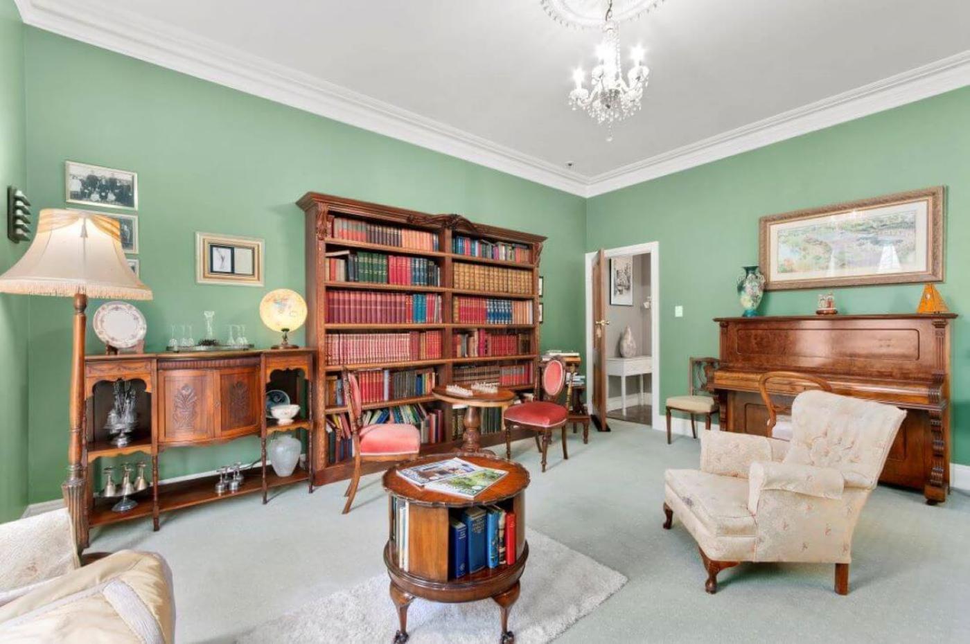 Montfort Manor