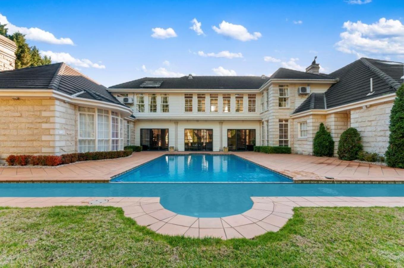 Montfort Manor