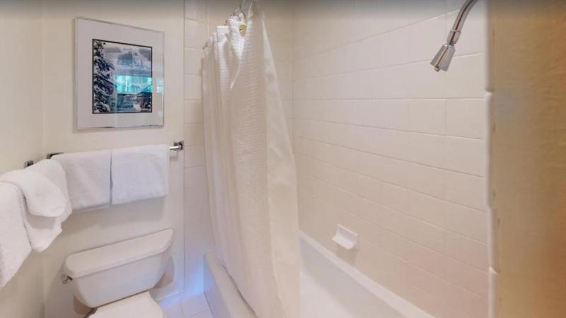 Comfortable And Cozy 2 Bedroom Condo Near Chair Lift 20 In Cascade Village - Shuttle To Vail Village view 3