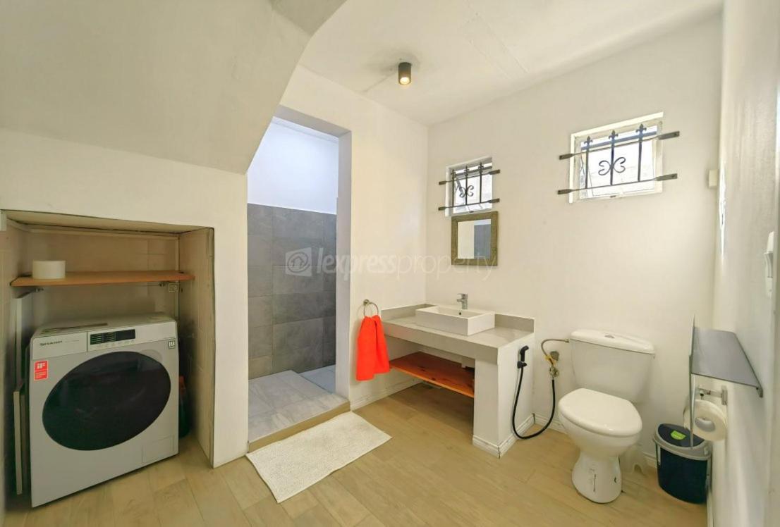 Summerhouse with all amenities. view 3