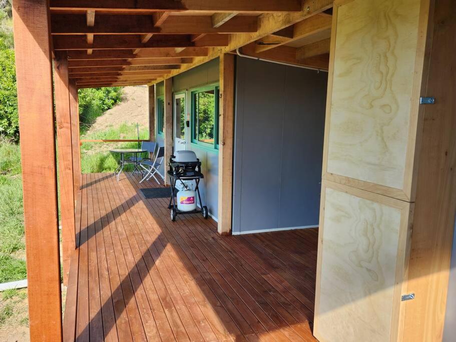 Glenwood Akaroa Bush Retreat - Kanuka Hut view 2
