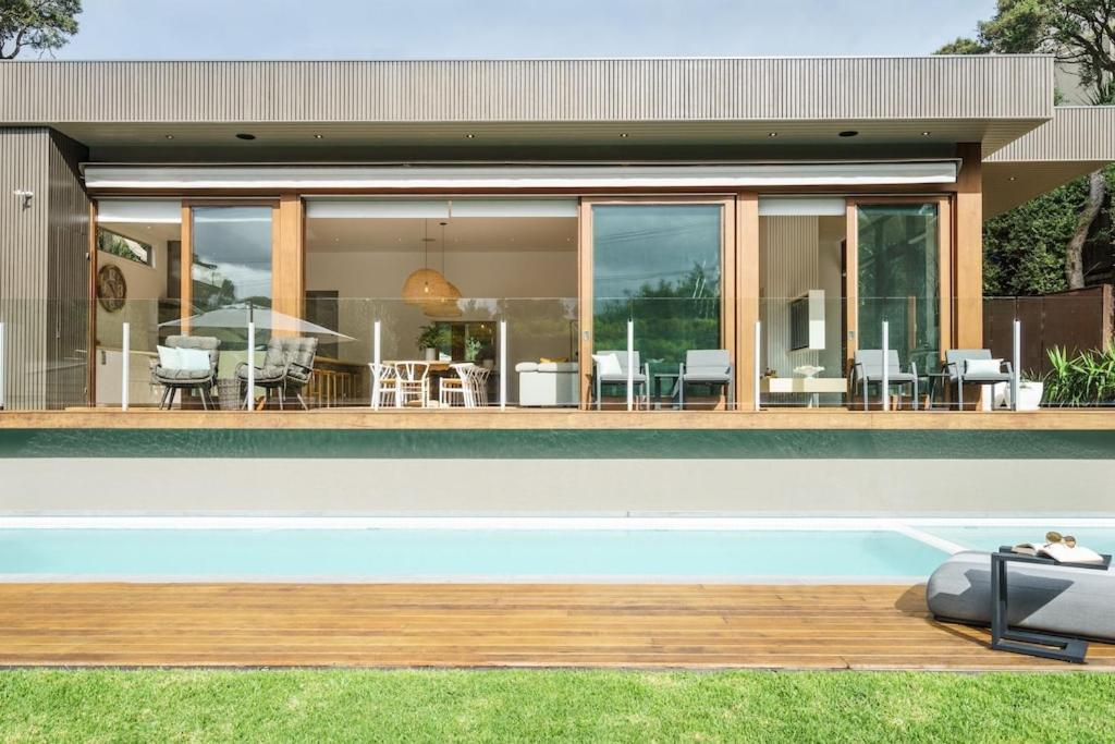 Trelawney Beach House - opposite Blairgowrie beach