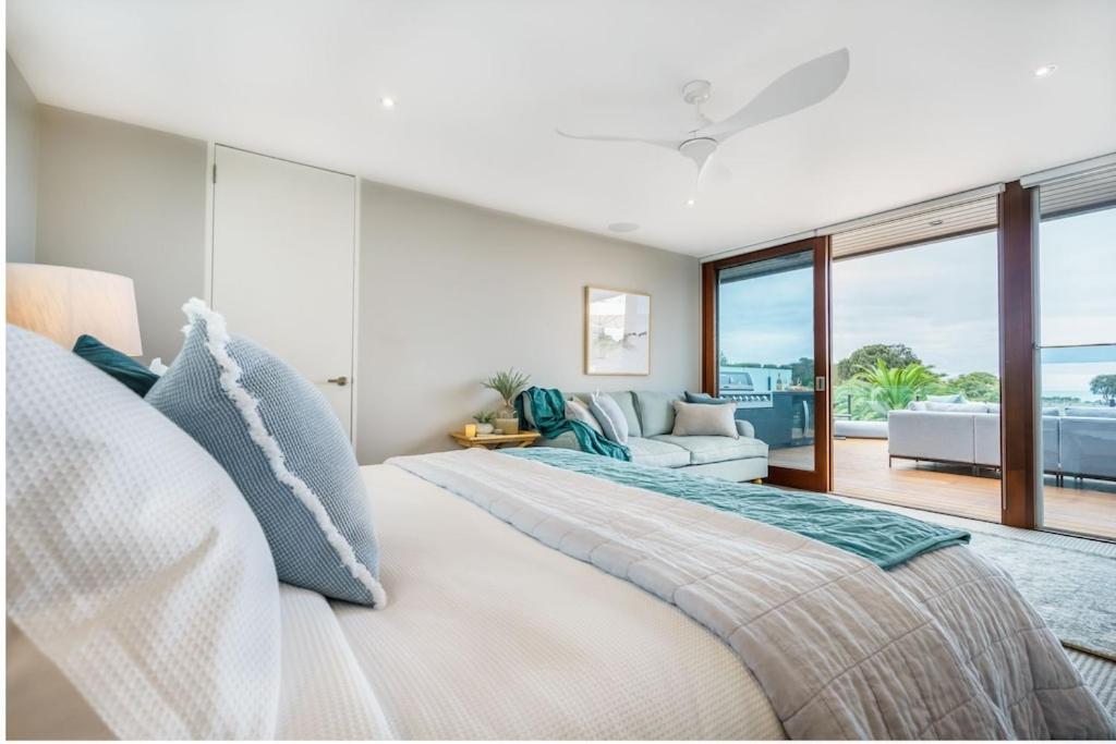 Trelawney Beach House - opposite Blairgowrie beach