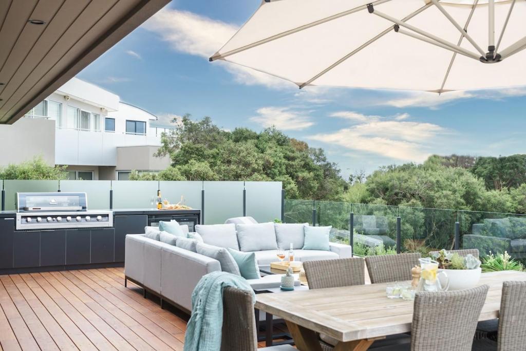 Trelawney Beach House - opposite Blairgowrie beach