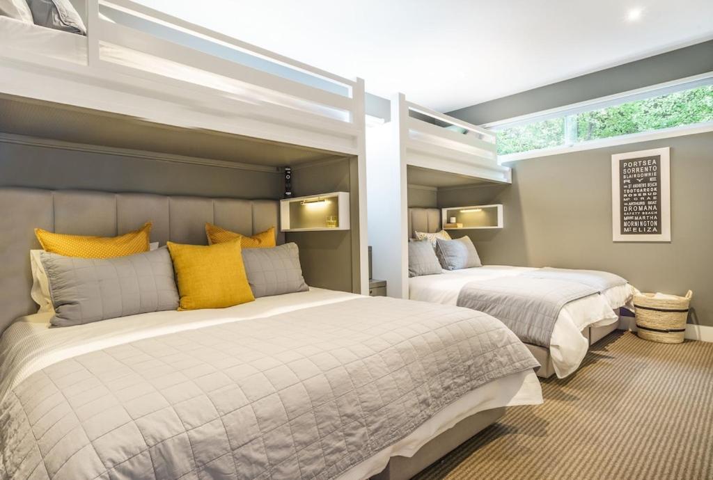 Trelawney Beach House - opposite Blairgowrie beach