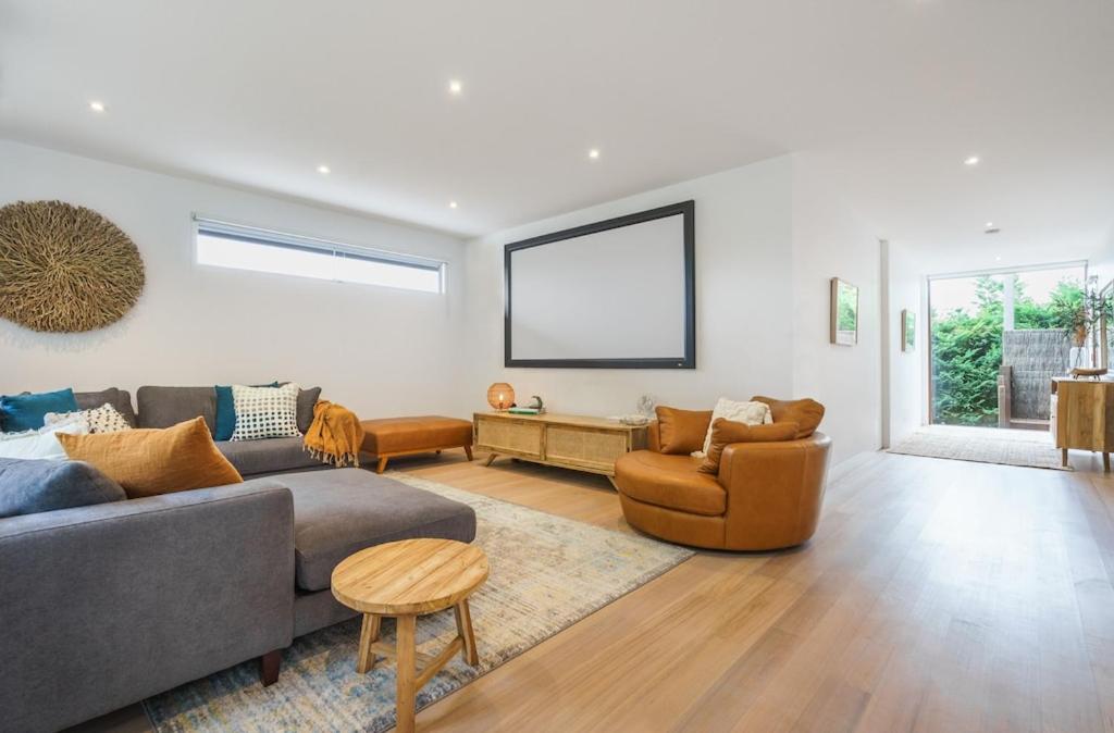 Trelawney Beach House - opposite Blairgowrie beach