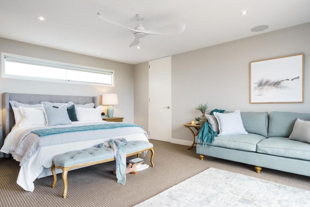 Trelawney Beach House - opposite Blairgowrie beach