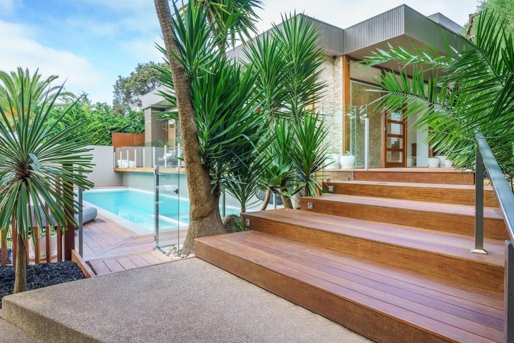 Trelawney Beach House - opposite Blairgowrie beach