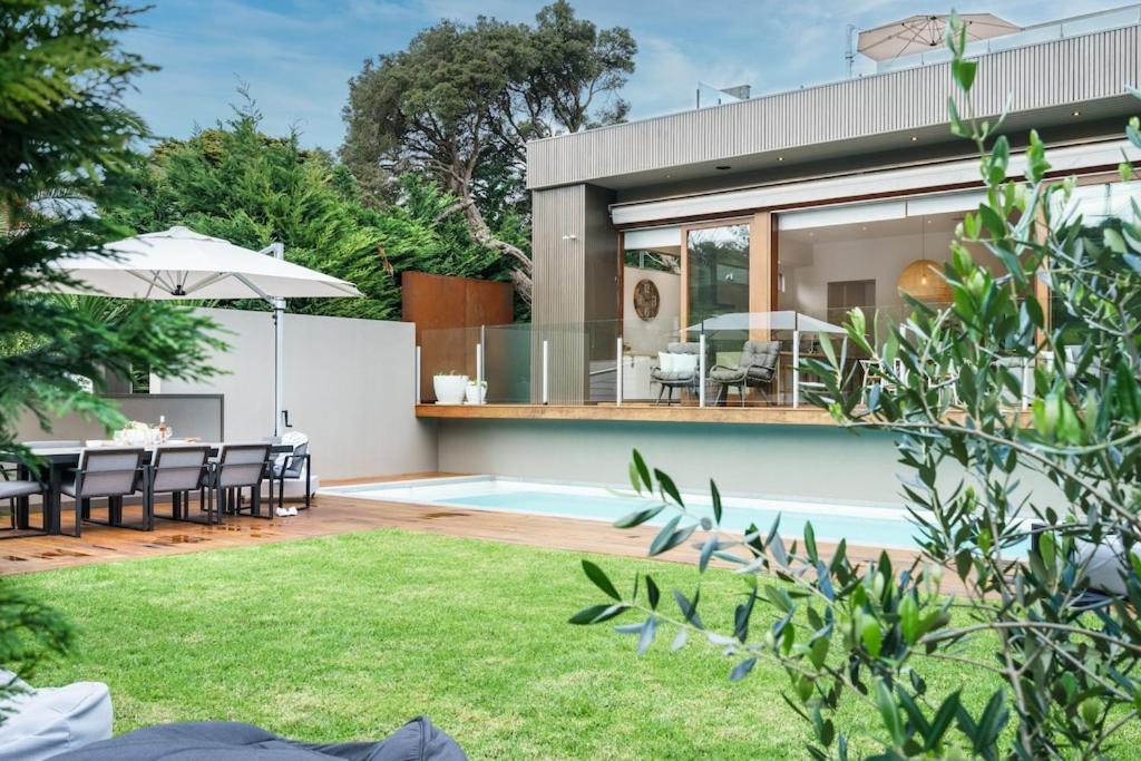 Trelawney Beach House - opposite Blairgowrie beach