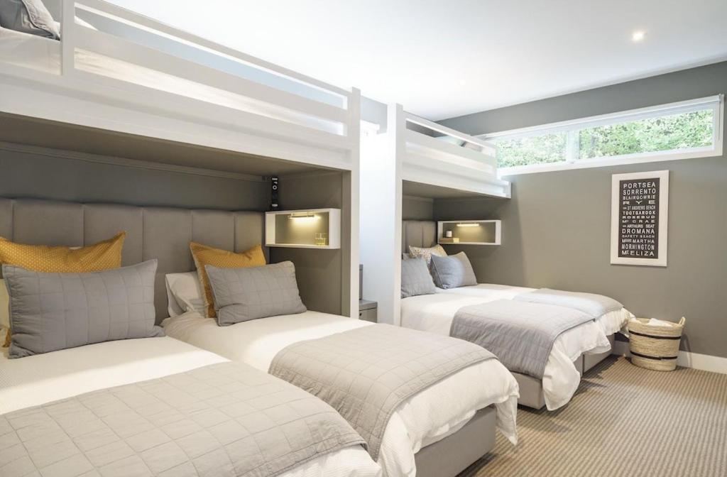 Trelawney Beach House - opposite Blairgowrie beach