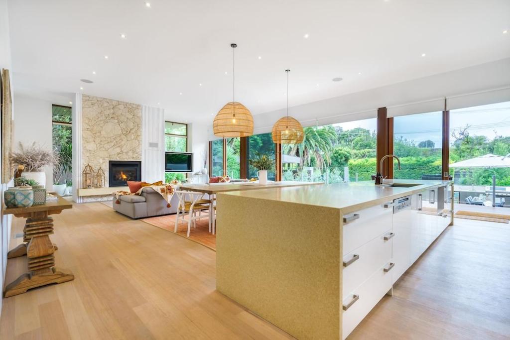 Trelawney Beach House - opposite Blairgowrie beach