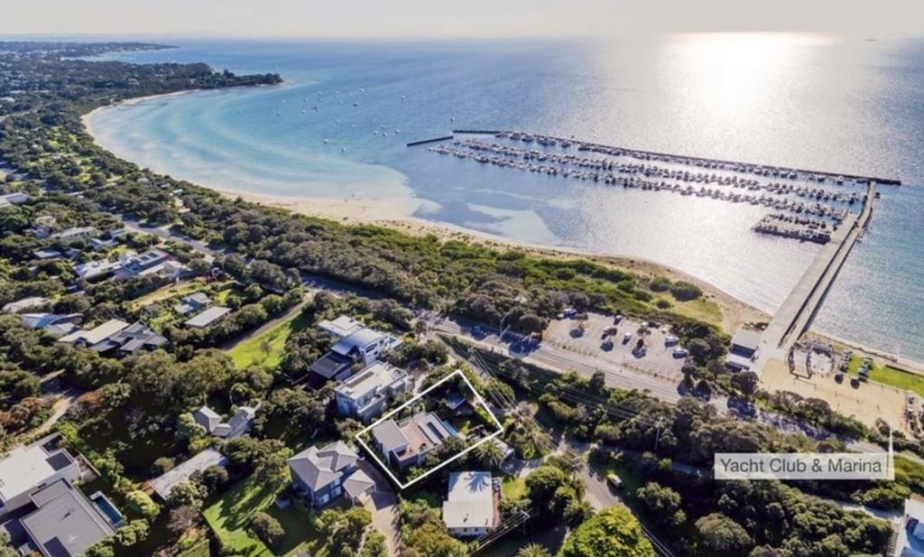 Trelawney Beach House - opposite Blairgowrie beach