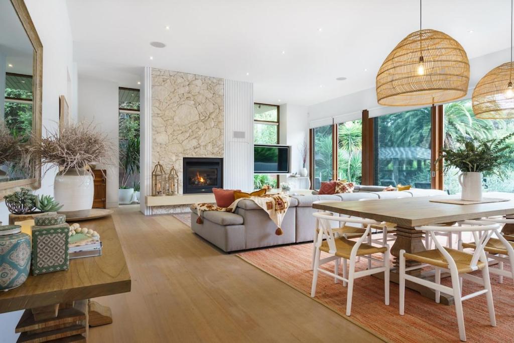 Trelawney Beach House - opposite Blairgowrie beach