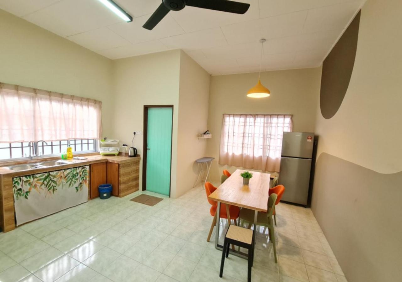 Air-home No 9 Kampung Boyan, 4BR, 9pax, Netflix photo 2