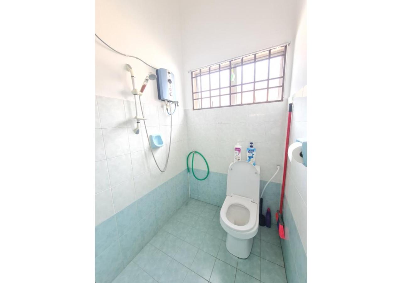 Air-home No 9 Kampung Boyan, 4BR, 9pax, Netflix photo 8