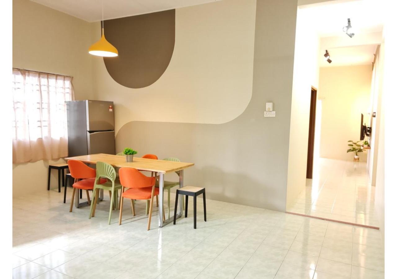 Air-home No 9 Kampung Boyan, 4BR, 9pax, Netflix photo 5