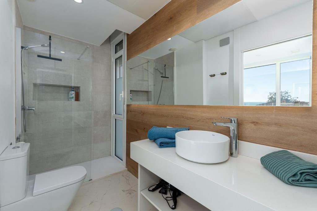 luxurious villa MOGA overlooking the sea and Gibraltar