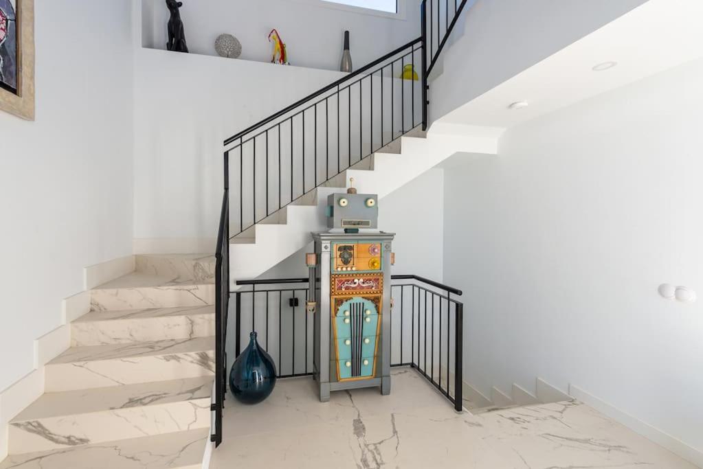 luxurious villa MOGA overlooking the sea and Gibraltar