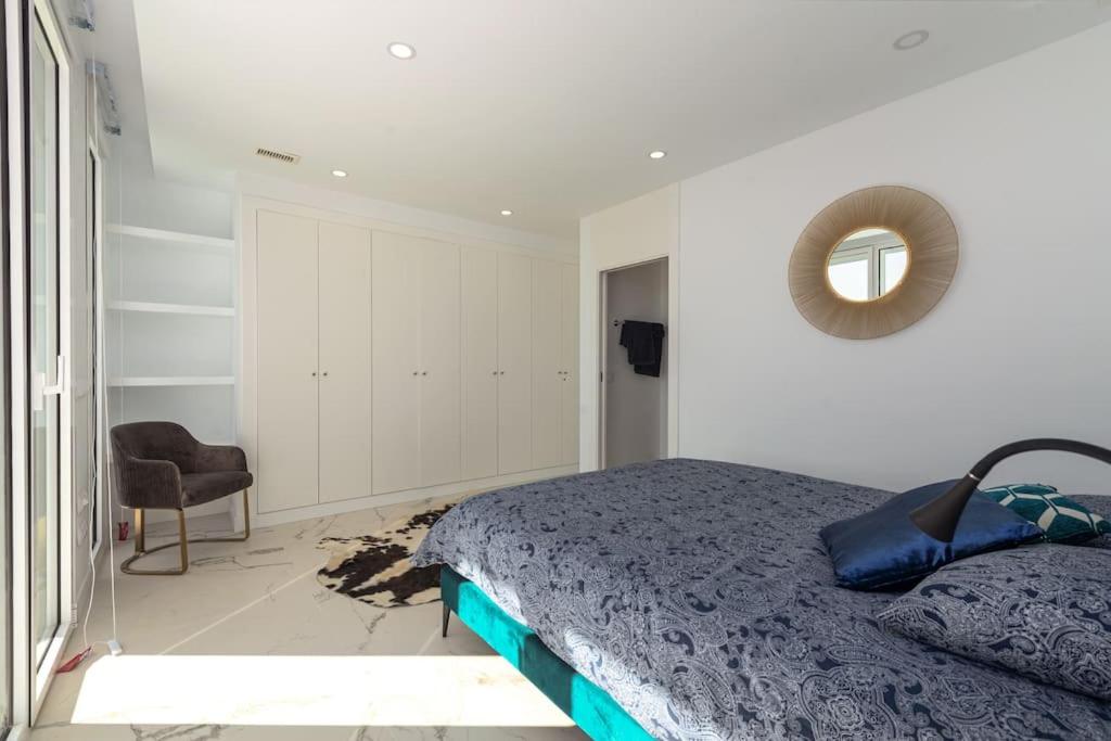 luxurious villa MOGA overlooking the sea and Gibraltar