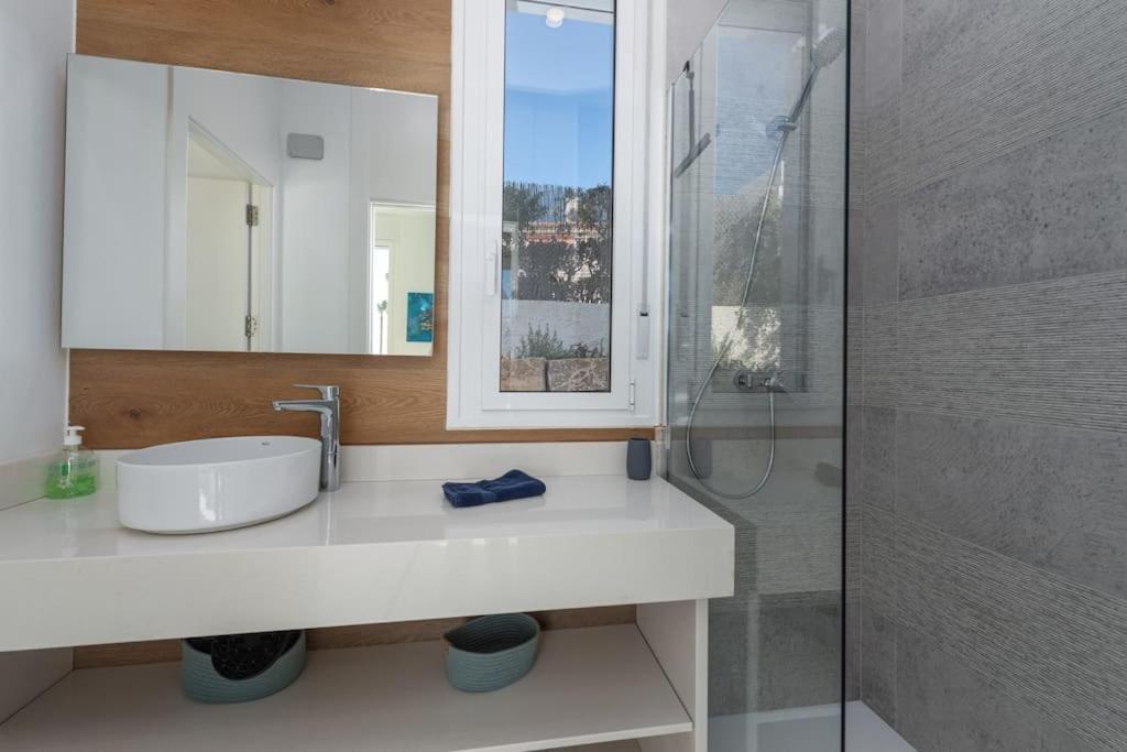 luxurious villa MOGA overlooking the sea and Gibraltar