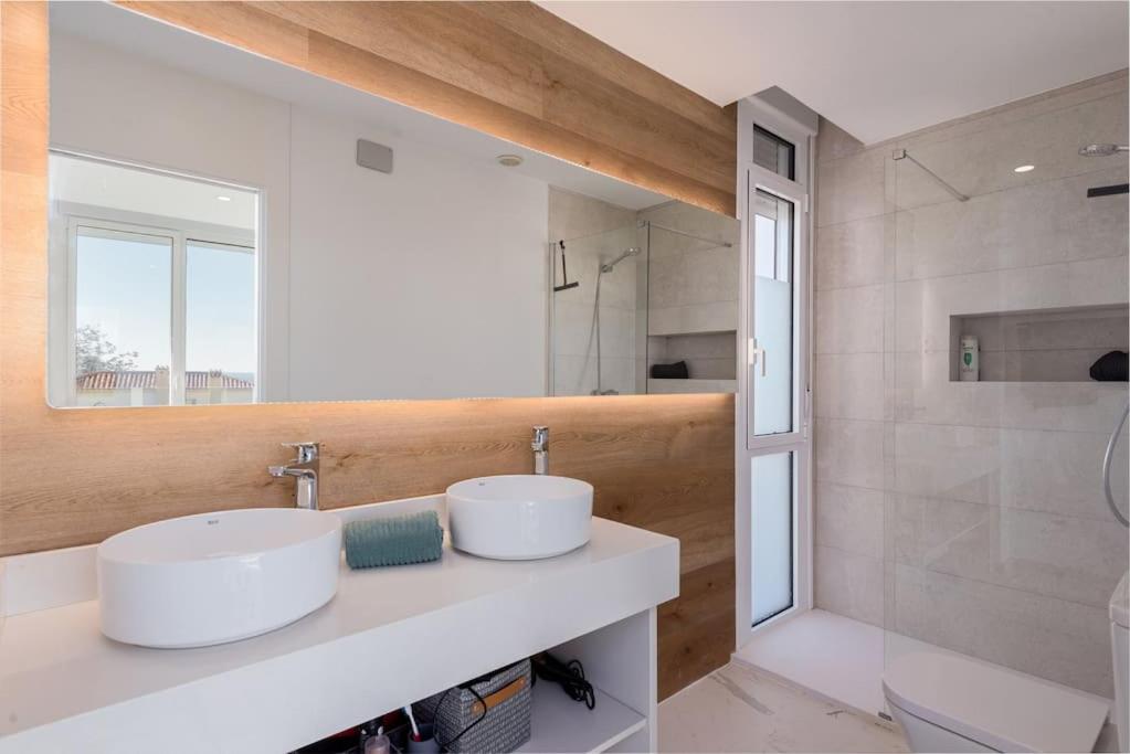 luxurious villa MOGA overlooking the sea and Gibraltar