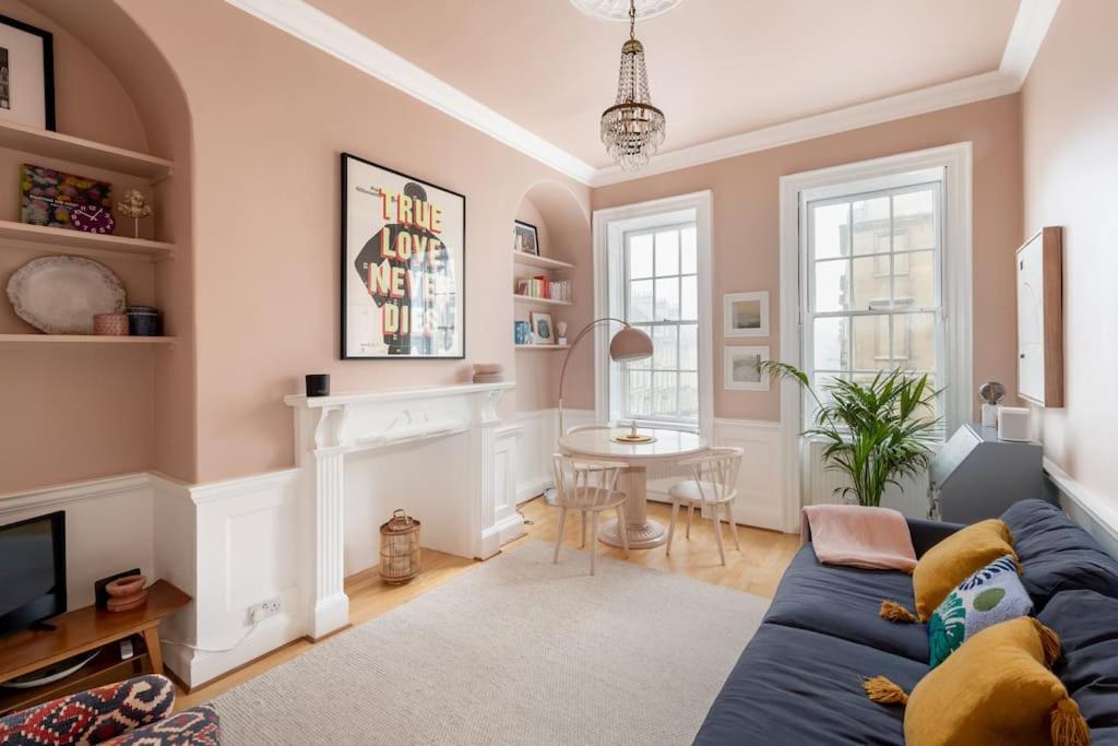 Stylish Central Apartment with Parking - Garden and Workspace