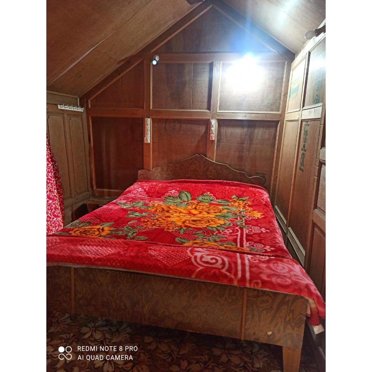 House Boat Moti Mahal, Srinagar view 4