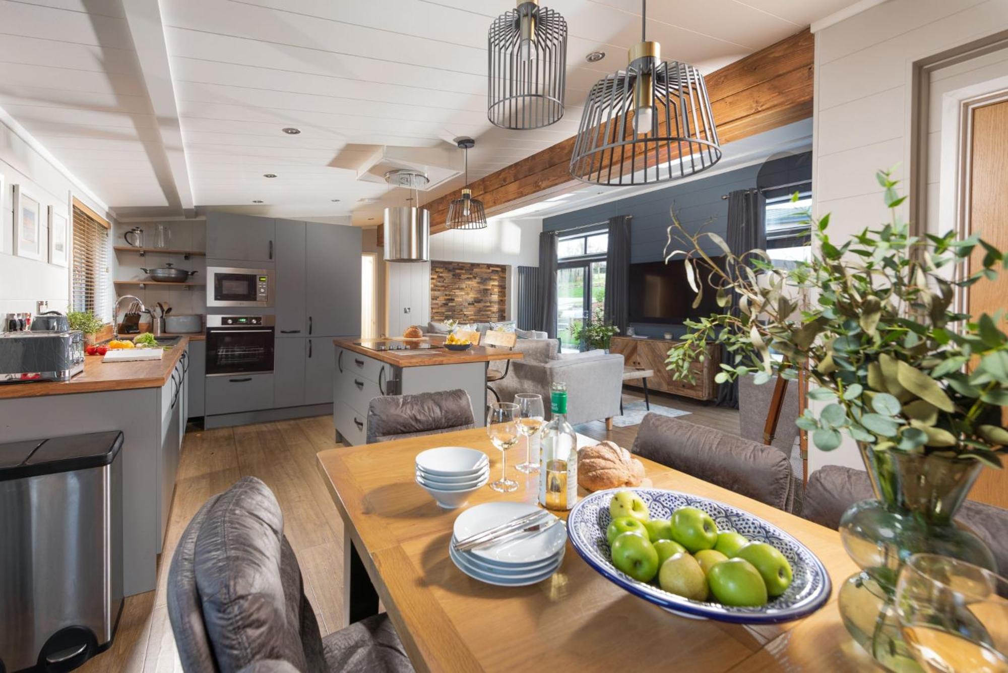 Hawthorne Lodge, 15 Roadford Lake Lodges, Lifton view 4