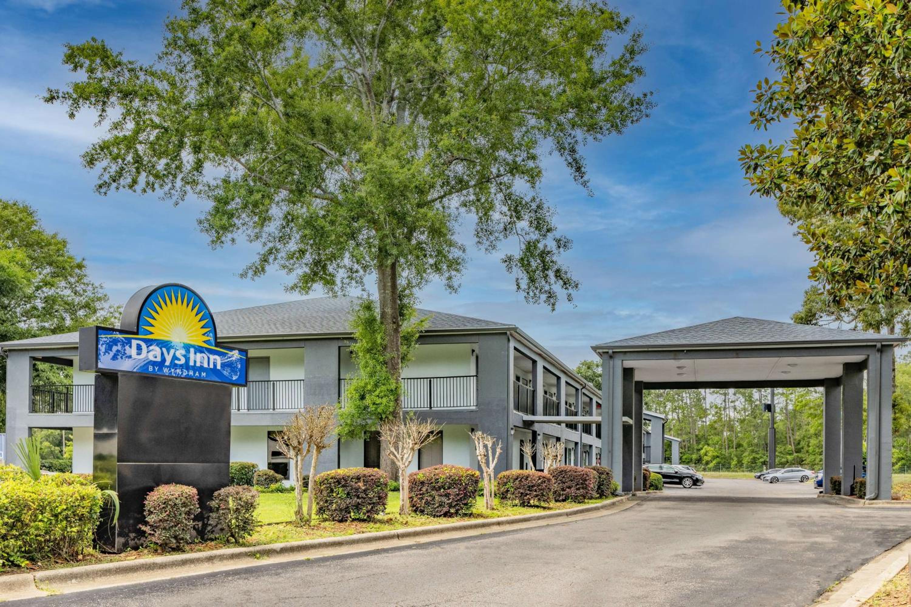 Hotel Days Inn by Wyndham Pensacola I-10 - Image 1