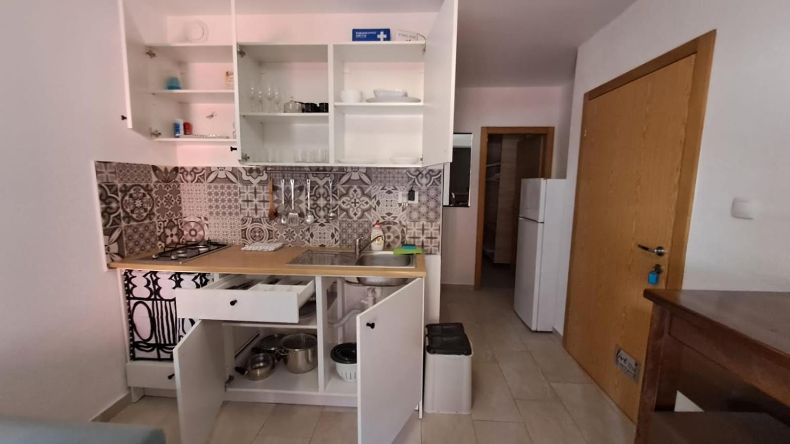 Apartman Novalja en Novalja — kitchen