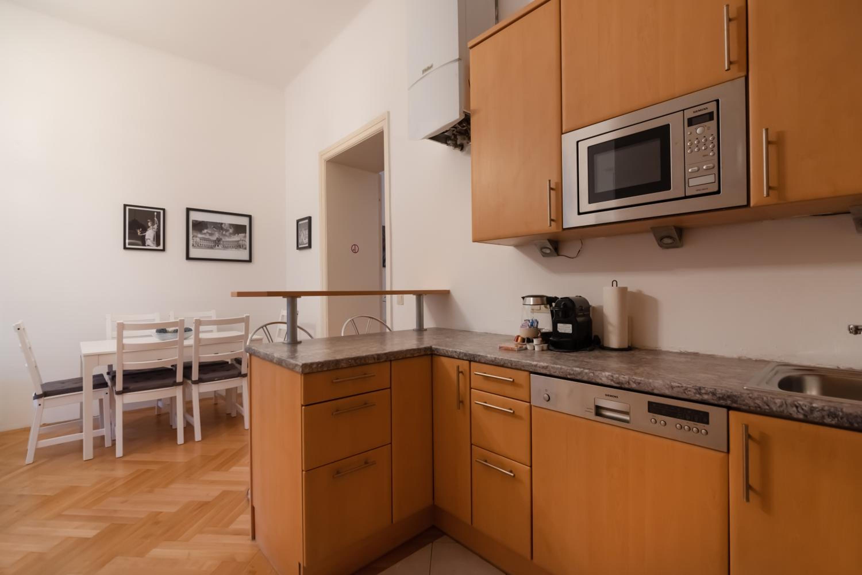 Zentrale Ruhelage im typischen Wiener Altbau