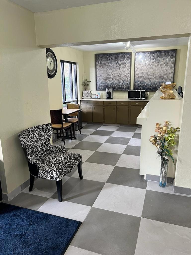 Lake City Vacations - Guest Inn Lake City - Property Image 8