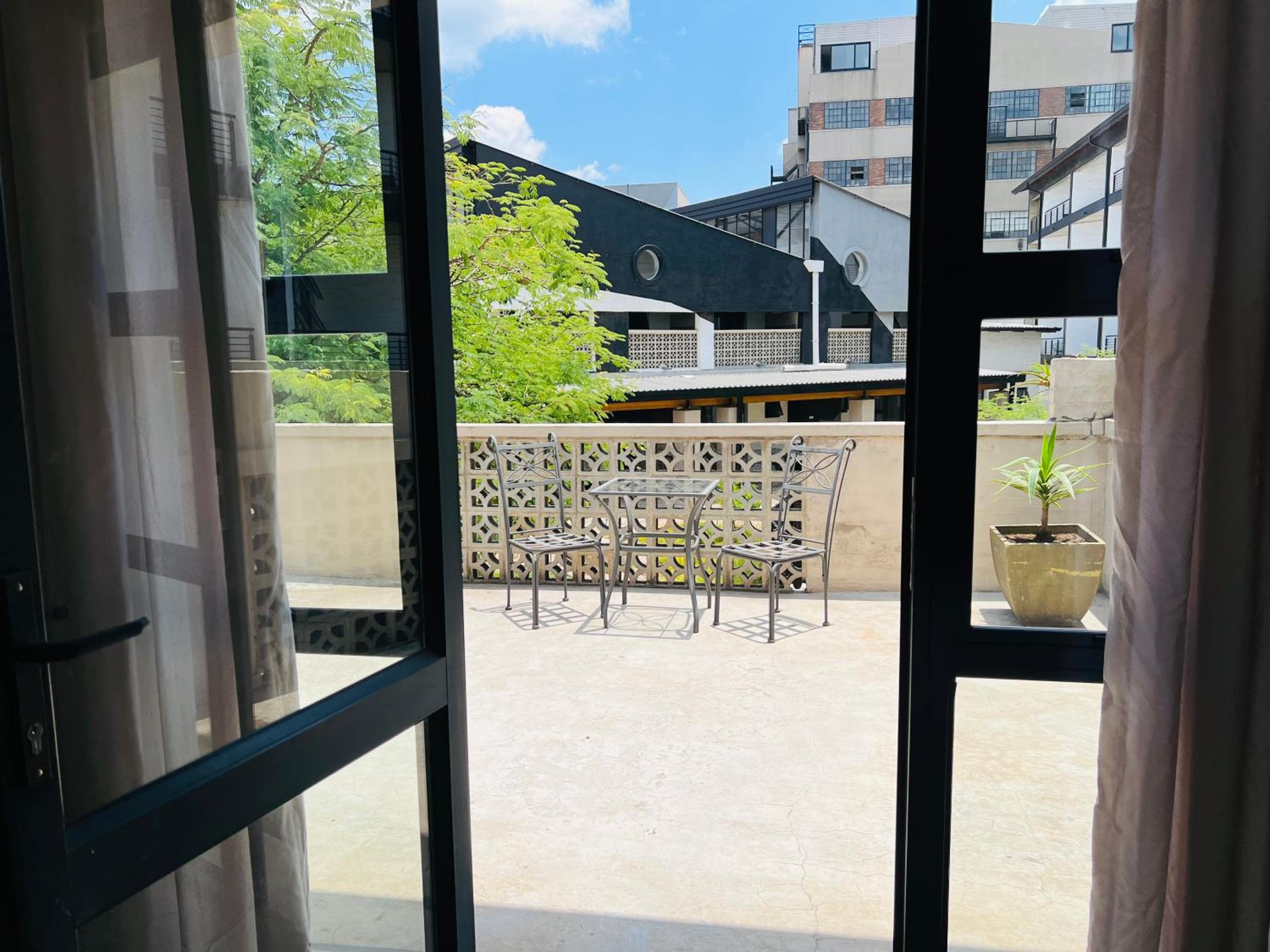 City Living Apartment 119 - Private Balcony, Washing Machine & Fast WiFi